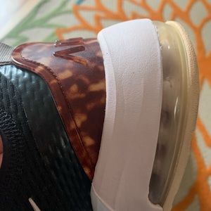 Nike Women's Air Max Motion 2 Shoes